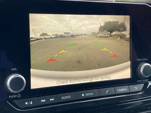 Used 2025 Nissan Pathfinder SV image 25