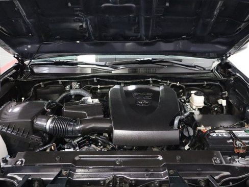 Used 2017 Toyota Tacoma SR5 w/ Tow Package RWD image 64