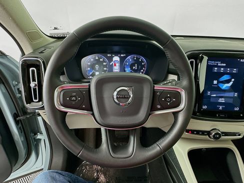 Used 2019 Volvo XC40 T5 Momentum AWD/4WD image 11