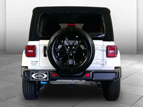 Used 2024 Jeep Wrangler Unlimited Sahara AWD/4WD image 3