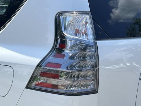 Used 2021 Lexus GX 460 Luxury w/ Accessory Package AWD/4WD image 10