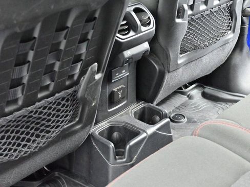 Used 2018 Jeep Wrangler Unlimited Rubicon AWD/4WD image 27