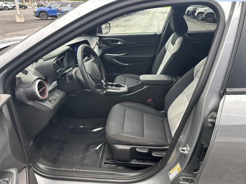 Certified 2025 Chevrolet Trax RS w/ Driver Confidence Package FWD image 9