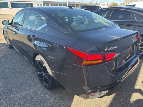 Used 2024 Nissan Altima 2.5 SR FWD image 11