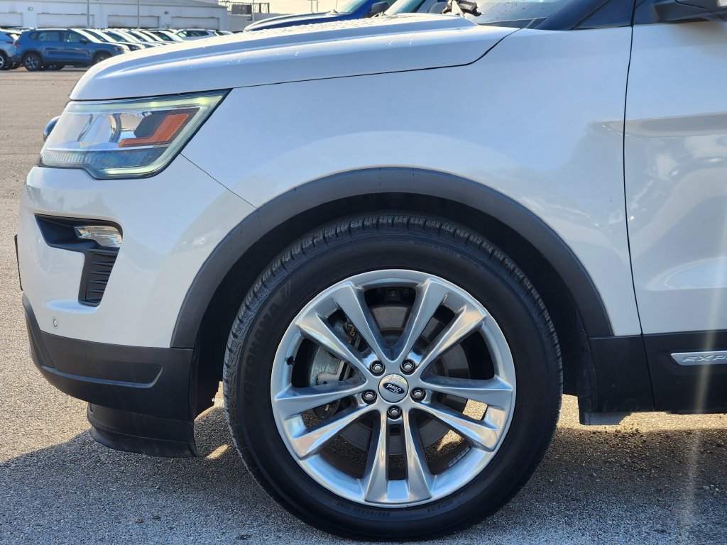 Used 2018 Ford Explorer XLT w/ Equipment Group 202A FWD image 5
