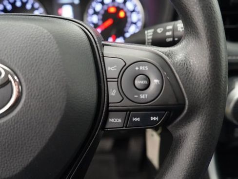 Used 2022 Toyota RAV4 LE image 19