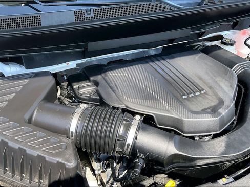 Used 2025 Chevrolet Traverse LT w/ Enhanced Driving Package FWD image 33