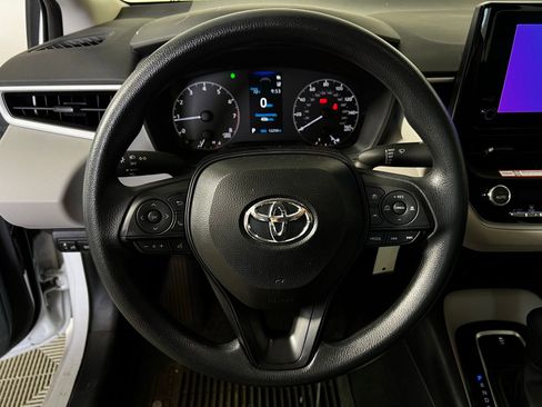 Used 2025 Toyota Corolla LE image 9