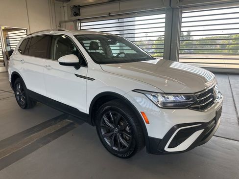 Used 2022 Volkswagen Tiguan SE image 1