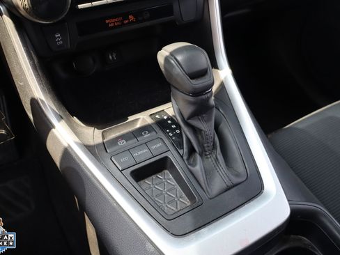 Used 2019 Toyota RAV4 LE FWD image 19