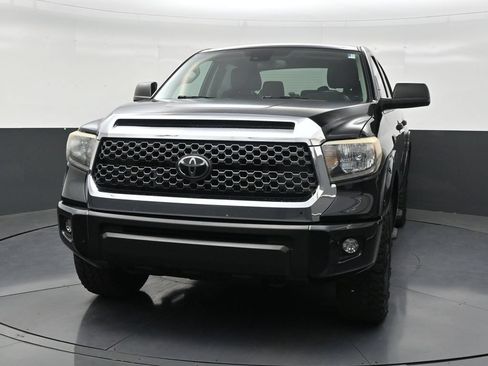 Used 2020 Toyota Tundra SR5 w/ SR5 Leather Package AWD/4WD image 8
