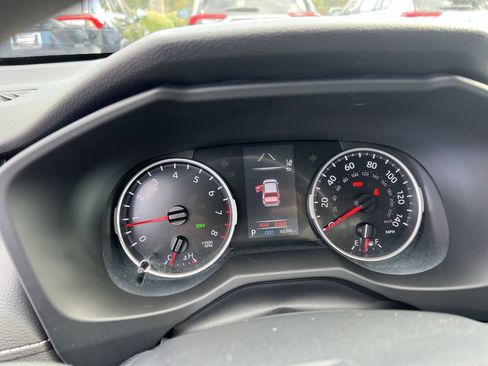 Used 2022 Toyota RAV4 XLE image 21