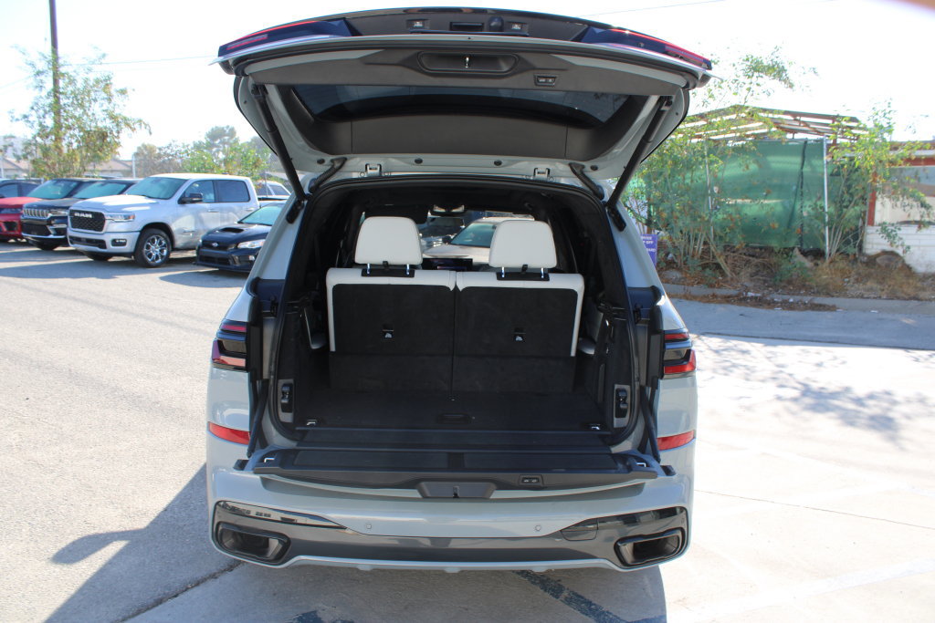 Used 2024 BMW X7 xDrive40i w/ M Sport Package AWD/4WD image 13