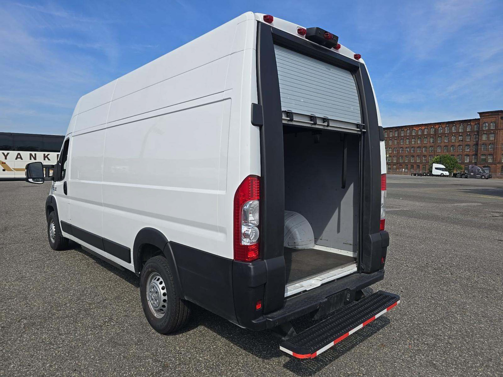 Used 2024 RAM ProMaster 3500 w/ Delivery Van Package FWD image 2