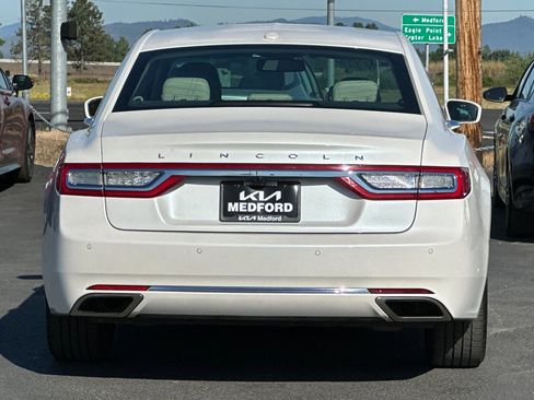 Used 2017 Lincoln Continental Select w/ Technology Package FWD image 5