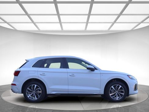 Used 2023 Audi Q5 2.0T Premium Plus w/ Premium Plus Package AWD/4WD image 5