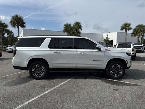 Used 2025 Chevrolet Suburban Z71 w/ Comfort Package image 2