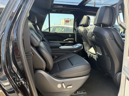 New 2026 Lincoln Navigator L Reserve AWD/4WD image 10