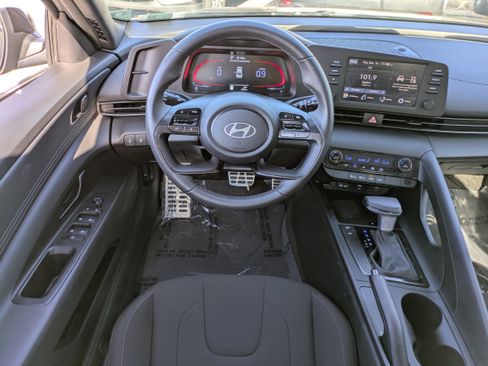Used 2025 Hyundai Elantra Sport image 16