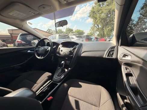 Used 2015 Ford Focus SE FWD image 29
