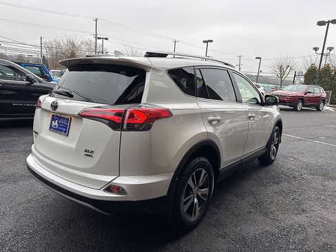 Used 2018 Toyota RAV4 XLE image 3