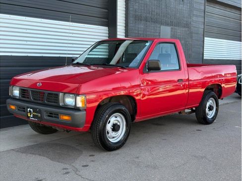 Used 1995 Nissan Pickup 2WD Regular Cab image 5