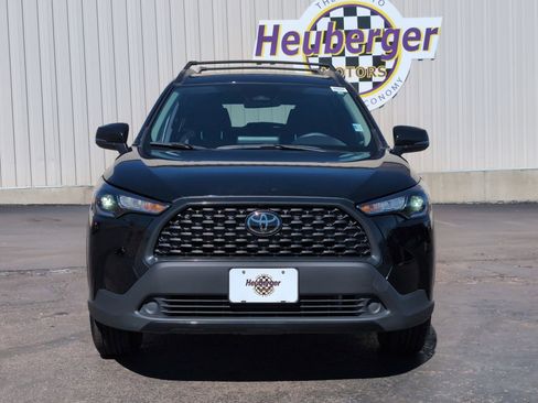 Used 2024 Toyota Corolla Cross LE image 2