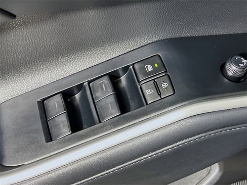 Certified 2024 Toyota Highlander XLE image 17