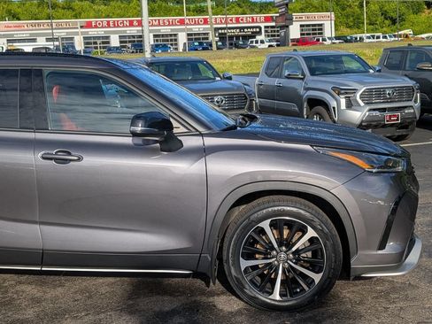 Used 2022 Toyota Highlander XSE AWD/4WD image 10