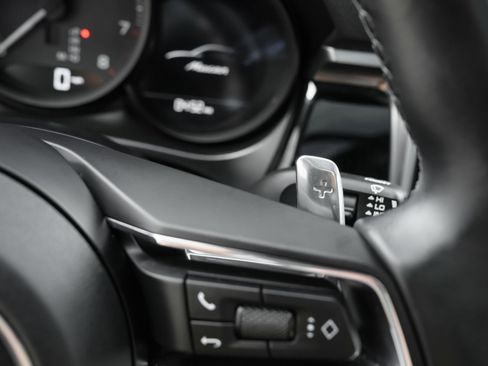 Used 2022 Porsche Macan image 19