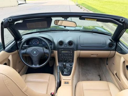 Used 1999 MAZDA MX-5 Miata RWD image 12
