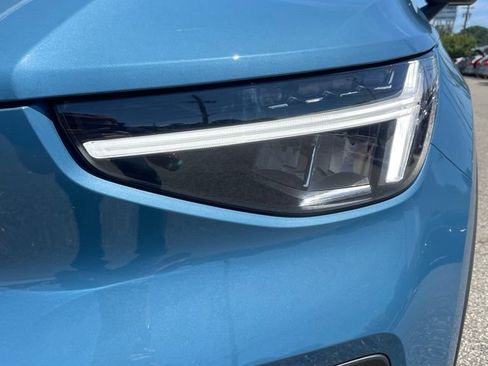 Used 2025 Volvo XC40 B5 Core AWD/4WD image 9