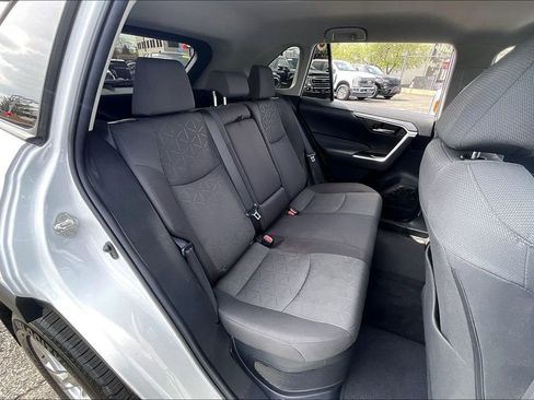 Used 2021 Toyota RAV4 XLE w/ Carpet Mat Package (TMS) image 25