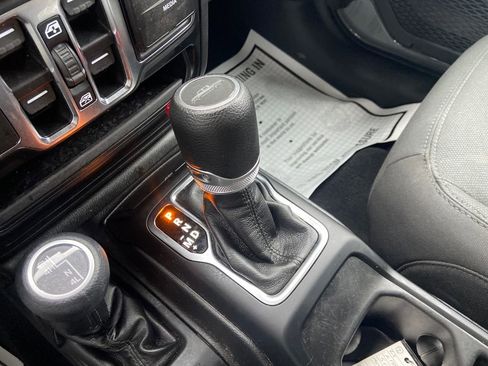 Used 2022 Jeep Gladiator Willys image 29