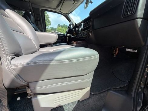 Used 2015 Chevrolet Express 2500 RWD image 86
