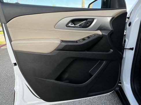 Used 2022 Chevrolet Traverse LS image 21