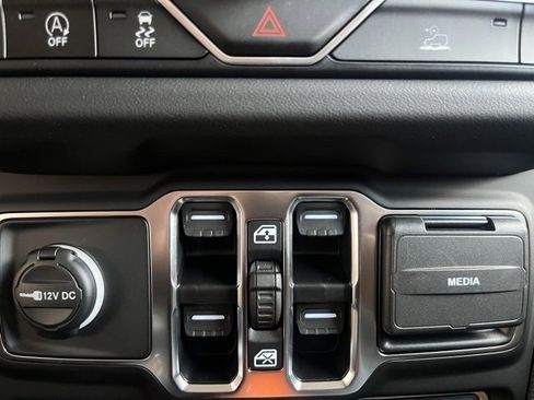 New 2025 Jeep Gladiator Mojave w/ Convenience Group image 24