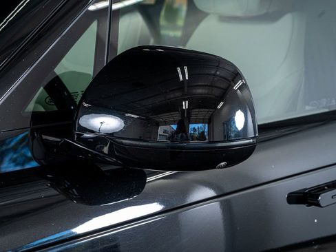 Used 2025 Land Rover Range Rover Autobiography image 21