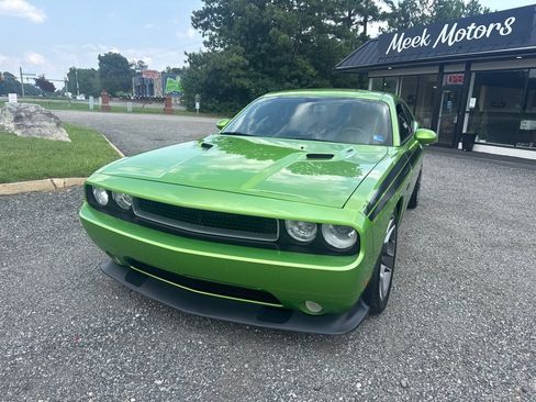 Used 2011 Dodge Challenger R/T RWD image 2