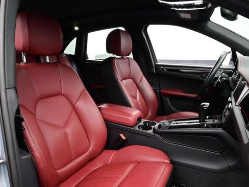 Certified 2023 Porsche Macan AWD/4WD image 18