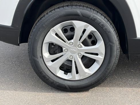 Used 2025 Chevrolet Trax LS FWD image 10