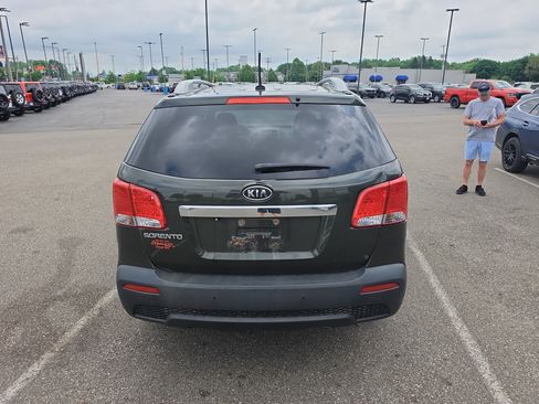 Used 2013 Kia Sorento LX w/ Convenience Pkg FWD image 4
