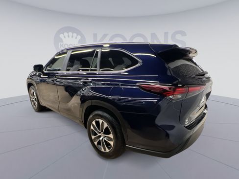 Used 2024 Toyota Highlander XLE image 2