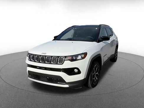 Used 2025 Jeep Compass Limited AWD/4WD image 5