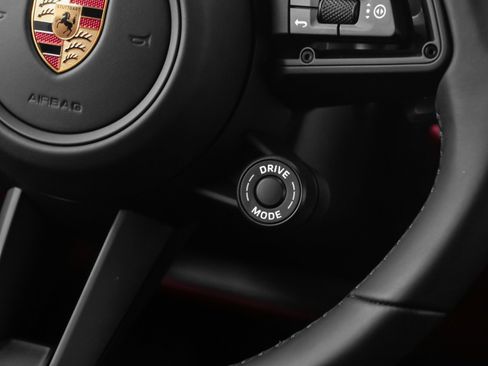 Used 2025 Porsche Cayenne S image 33