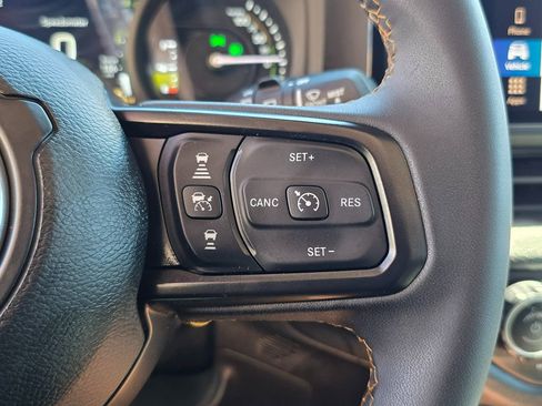 Used 2024 Jeep Wrangler Sport S AWD/4WD image 39