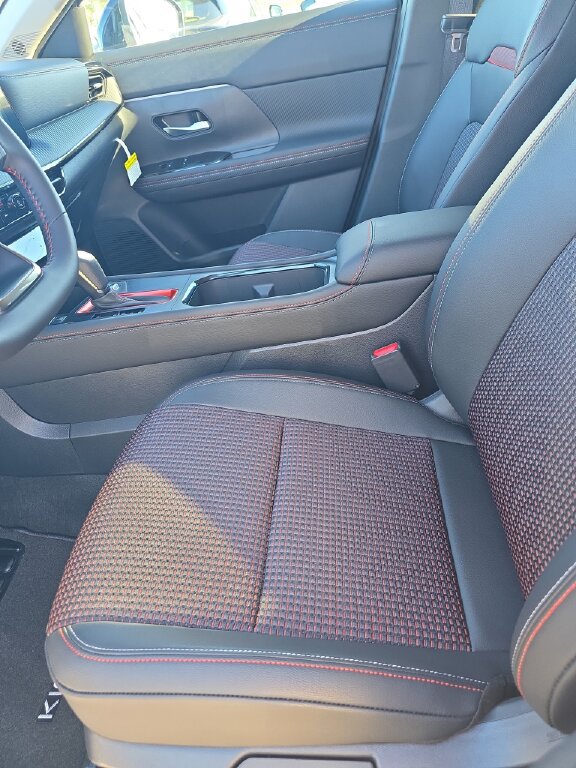 New 2027 Nissan Kicks SR w/ Cold Weather Package FWD image 5