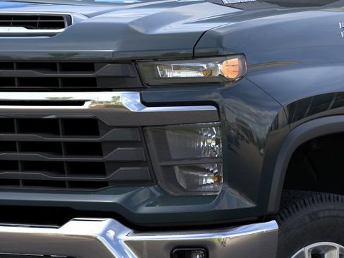 Used 2026 Chevrolet Silverado 2500 LT AWD/4WD image 12