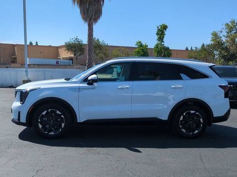 Certified 2025 Kia Sorento S w/ Panoramic Sunroof Package FWD image 6