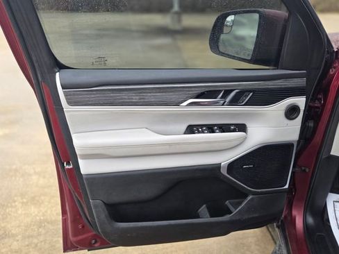 Used 2022 Jeep Wagoneer Series III image 25